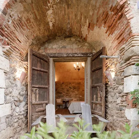 Отель Castell De Vallgornera Пералада